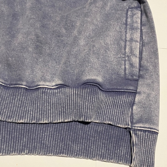 NWOT Zenana Sweatshirt with Pockets! Super soft and comfy! New - Picture 3 of 7